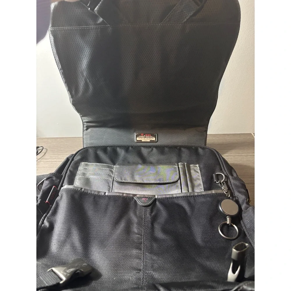 T-Tech by Tumi 5589D Ballistic Nylon‎ Laptop Messenger Bag Black